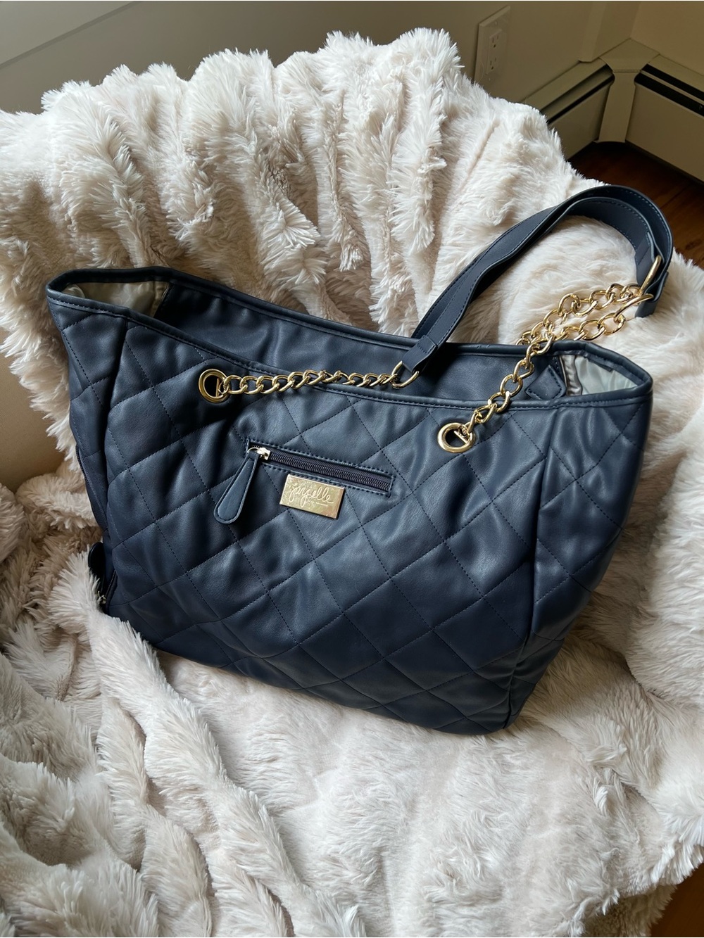 Jay Elle Duchess Quilted Navy Baby Breast Pump Bag w/ Gold Chain | 6-Piece Set - Picture 3 of 16